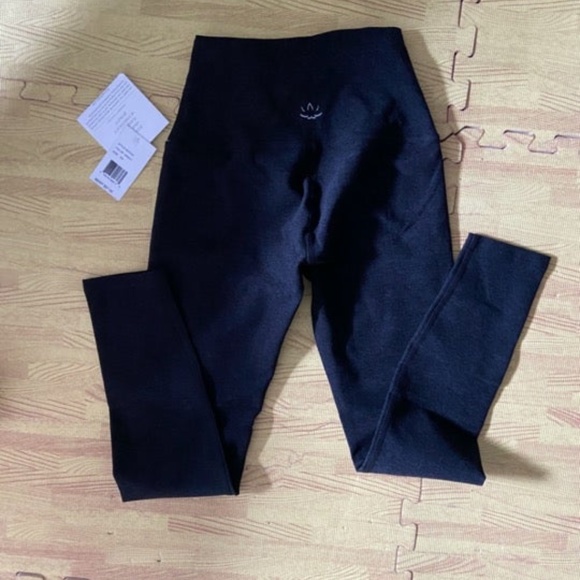 Beyond Yoga Black Leggings - Picture 3 of 5